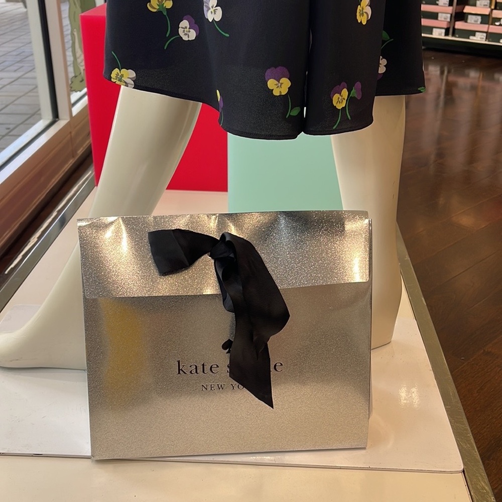 Kate Spade Gift Bag
Glitter - Picture 2 of 16